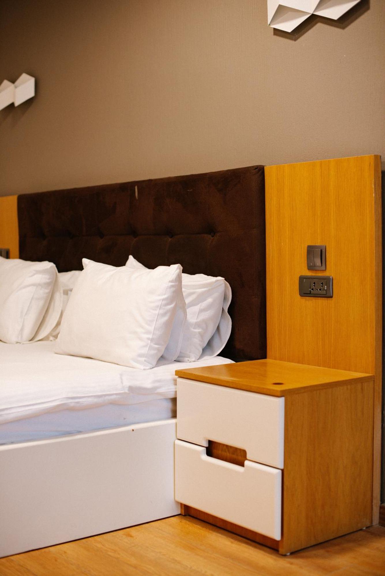 Iveria Inn Hotel Tbilisi Rom bilde