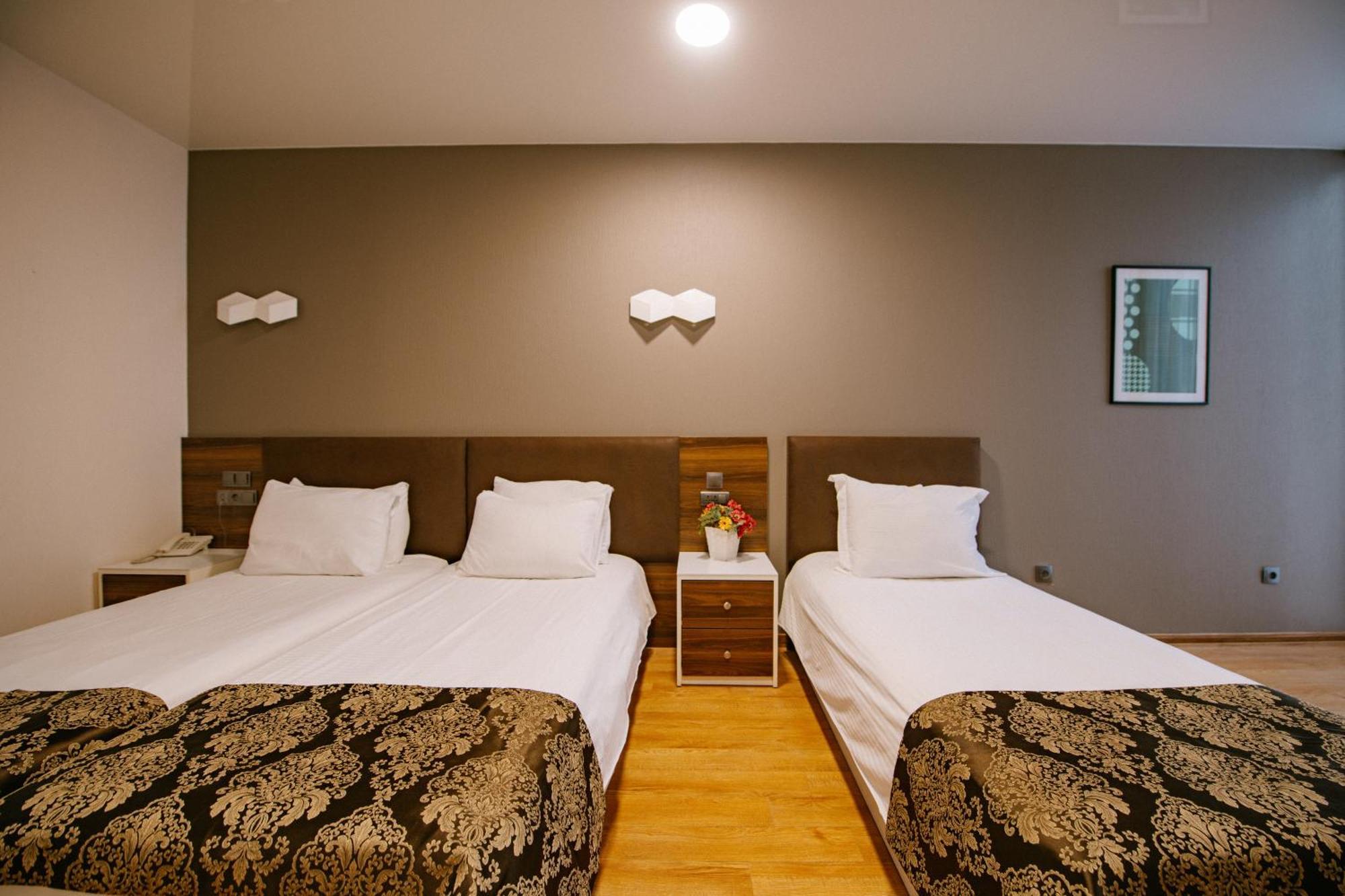 Iveria Inn Hotel Tbilisi Rom bilde